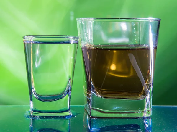 Una Copa Vodka Una Copa Brandy Whisky Bourbon Sobre Fondo — Foto de Stock