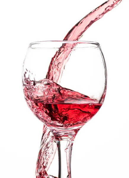 Espirro Vinho Tinto Queda Copo Redondo Fundo Branco — Fotografia de Stock
