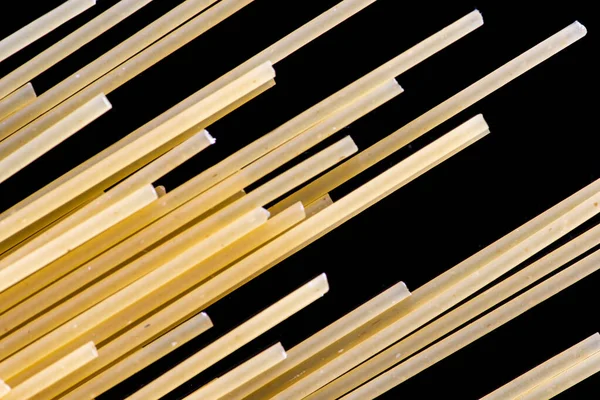 Pâtes Spaghettis Coquilles Anneaux Noeuds Sur Fond Noir Blanc Vue — Photo