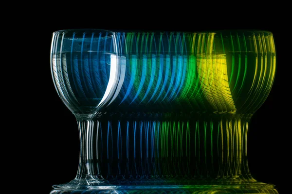 Moving Glass Changing Color Black Background Blur Strobe — Stock Photo, Image