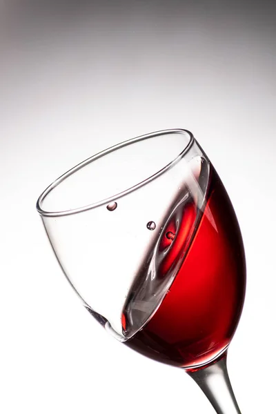 Drop Falling Glass Red Wine Splash Amazing Angle — Stock Photo, Image