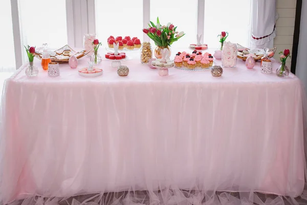 Wedding Candy Bar Mandelbiskvier Och Capkakes — Stockfoto