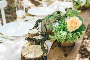 ormanda düğün rustik dekor