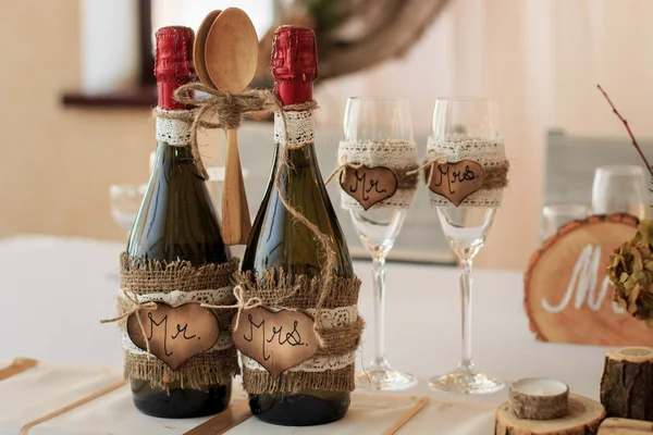 Decorated rustic wedding glasses — Stock Photo, Image