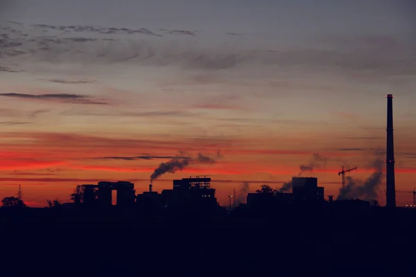Günbatımında Fabrika — Stok fotoğraf