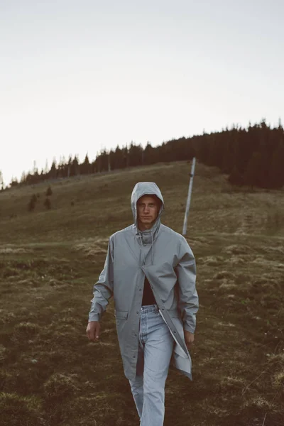 Man Gray Raincoat Top Mountain Cross Background — Stock Photo, Image