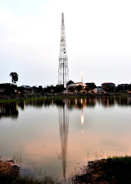 Poteau Téléphonique Près Parc Public Nong Sim Avec Étang Udon — Photo