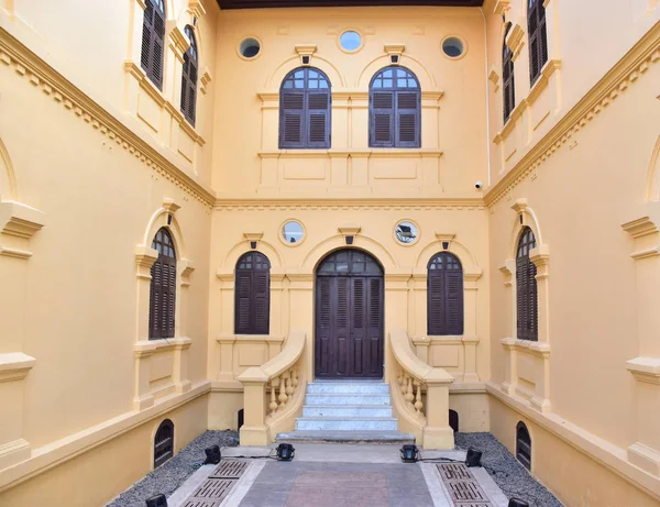 Dış Udon thani Müze binası sarı tarzıdır.