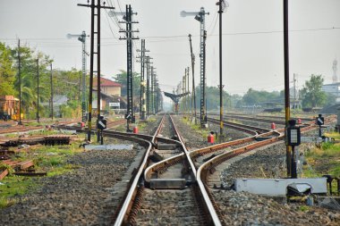 Ağaç dalı gibi demiryollarının kavşak.