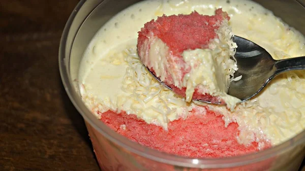 Închideți Prăjitura Brânză Căpșuni Fundal Din Lemn Adâncimea Focalizare Selectivă — Fotografie, imagine de stoc