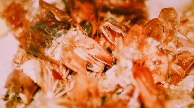 Kırmızı Karides Kabukları. Seçili odak. (görüntü tam çözünürlükte göründüğünde belirli tahıl veya gürültü içerir ve yumuşak odak).