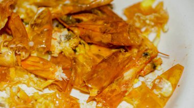 Kırmızı Karides Kabukları. Seçili odak. (görüntü tam çözünürlükte göründüğünde belirli tahıl veya gürültü içerir ve yumuşak odak).