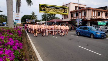 Kota Kinabalu, MALAYSIA - NOV 09, 2019: Malezyalı Müslümanlar, Peygamberin doğumgününü Kota Kinabalu 'da övgüye değer bir olay olarak kutlayarak Maulidur Rasul geçit törenine katıldılar.