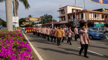 Kota Kinabalu, MALAYSIA - NOV 09, 2019: Malezyalı Müslümanlar, Peygamberin doğumgününü Kota Kinabalu 'da övgüye değer bir olay olarak kutlayarak Maulidur Rasul geçit törenine katıldılar.