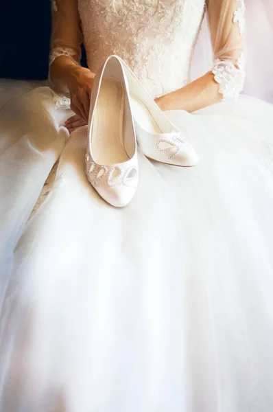 Nikah günü yüzükleri mutlu gelin