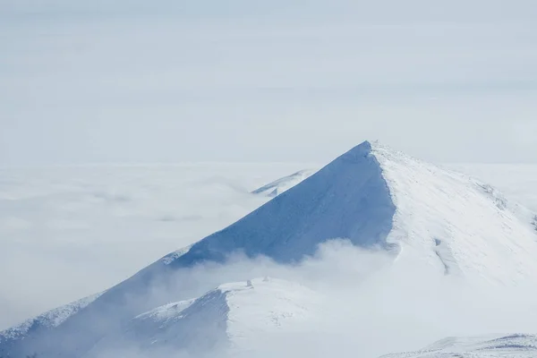 Snowy peak — Stock Photo, Image