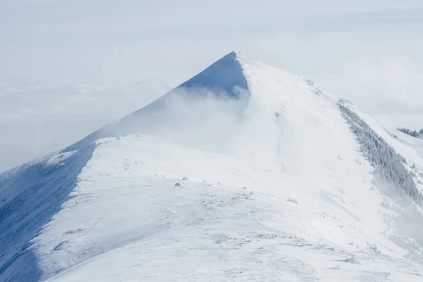 Górski szczyt — Zdjęcie stockowe
