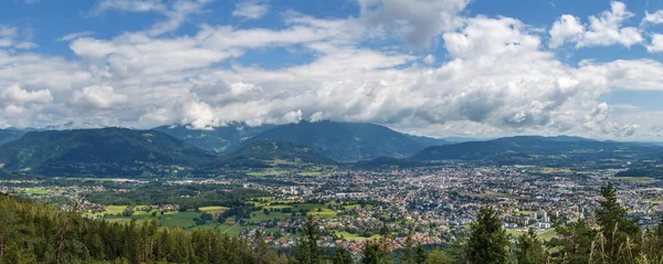 Weergave van Villach van Berg, Oostenrijk — Stockfoto