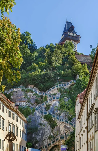 Castelo montanha com torre de relógio, Graz, Áustria — Fotografia de Stock