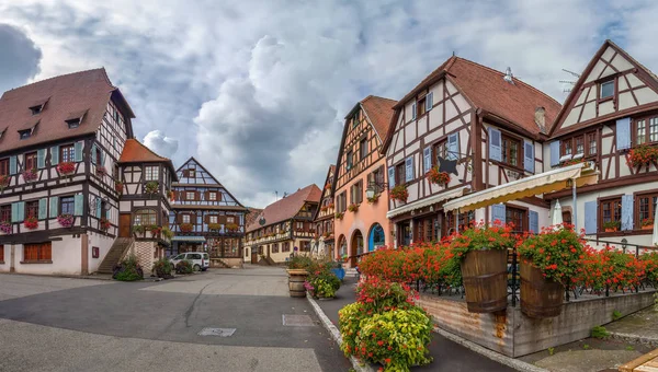 Markedsplassen i Dambach-la-Ville, Alsace, Frankrike – stockfoto