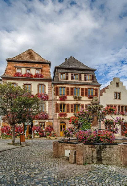 Plaza de Bergheim, Alsacia, Francia — Foto de Stock