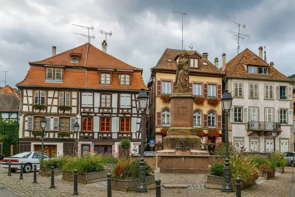 Square in Ribeauville, Alsace, France — Stok fotoğraf