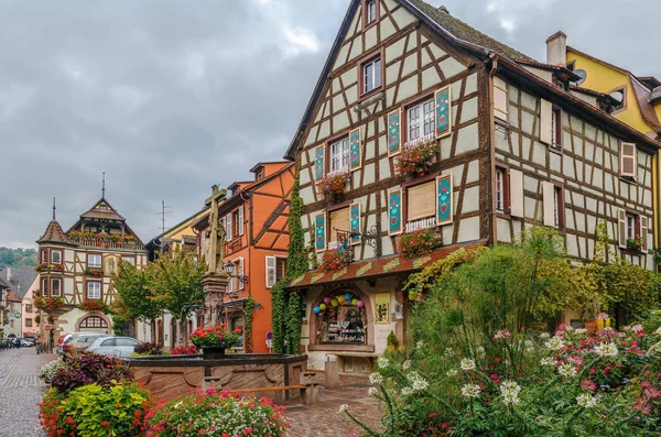 Hovedgaten i Kaysersberg, Alsace, Frankrike – stockfoto