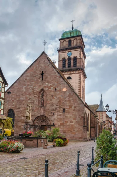 Středověký kostel je v Kaysersberg, Francie — Stock fotografie