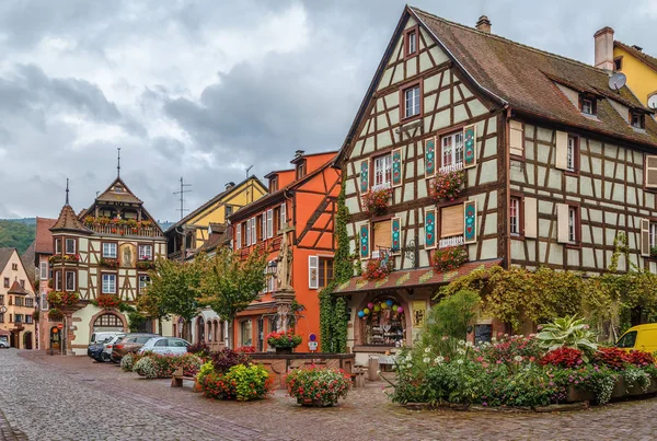 Calle principal en Kaysersberg, Alsacia, Francia — Foto de Stock