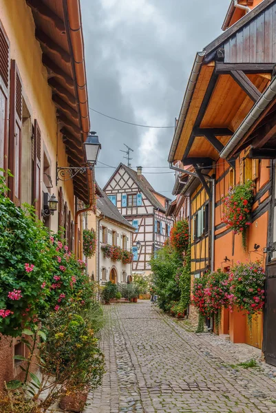 Street in Eguisheim, Alsace, France — Stockfoto