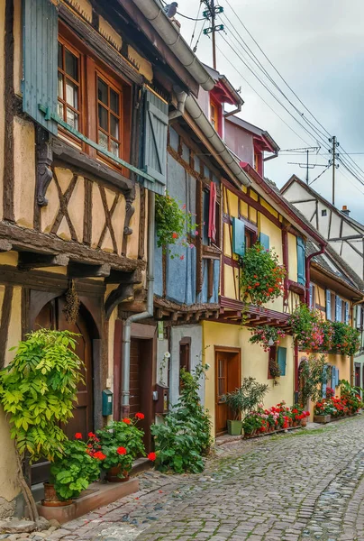 Straße in eguisheim, Elsass, Frankreich — Stockfoto