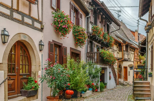 Street in Eguisheim, Alsace, France — Stockfoto