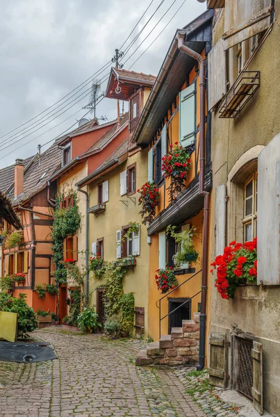Straße in eguisheim, Elsass, Frankreich — Stockfoto