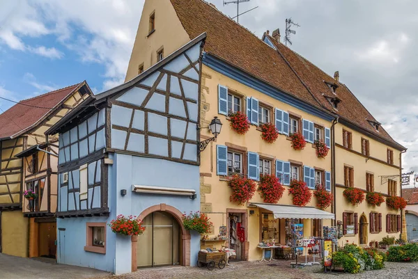 Улица в Eguisheim, Эльзас, Франция — стоковое фото