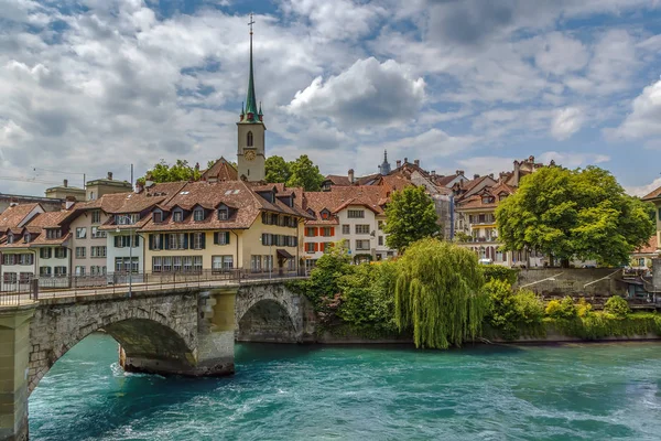 Brug over de rivier de aare in bern, Zwitserland — Stockfoto