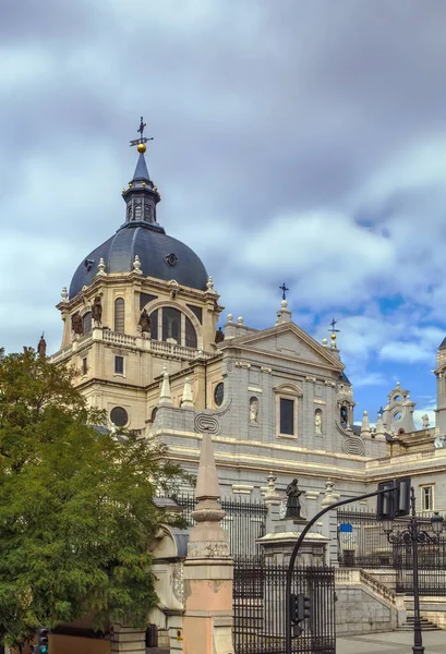 Almudena katedrális, madrid — Stock Fotó