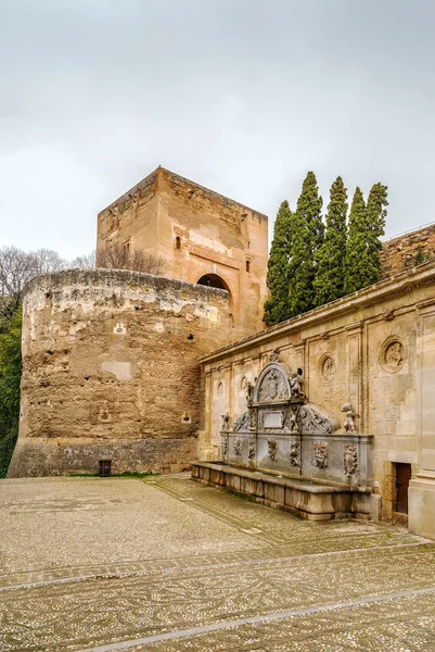 Pilar de Carlos V in Alhambra, Granada, Spanje — Stockfoto