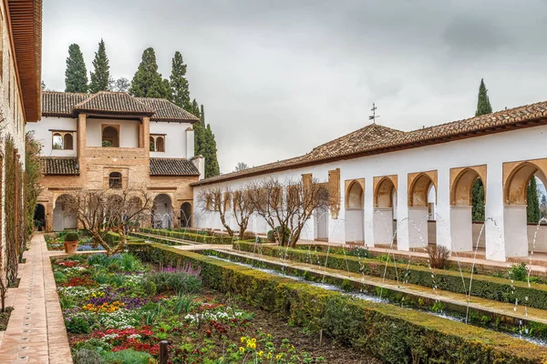 Patio de la Acequia in Generalife, Granada, Spain — Stock Photo, Image