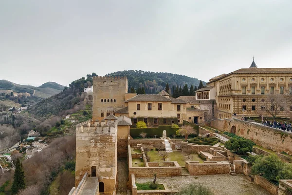 Vista para os palácios de Alhambra, Espanha — Fotografia de Stock