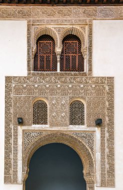 Arabesk Alhambra, İspanya ile kemer