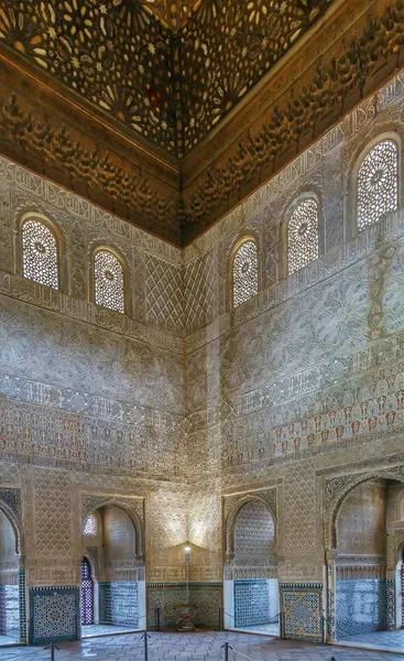 Sala nel palazzo dell'Alhambra, Granada, Spagna — Foto Stock