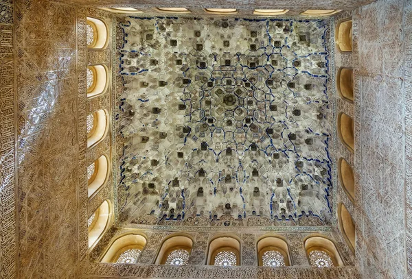 Plafond en Alhambra palace, Grenade, Espagne — Photo