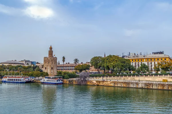 O aterro do rio Guadalquivir, Sevilha — Fotografia de Stock