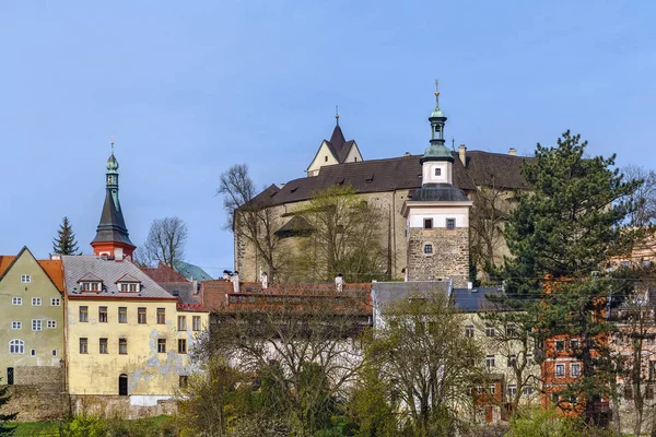 Uitzicht over stad Loket, Tsjechië — Stockfoto