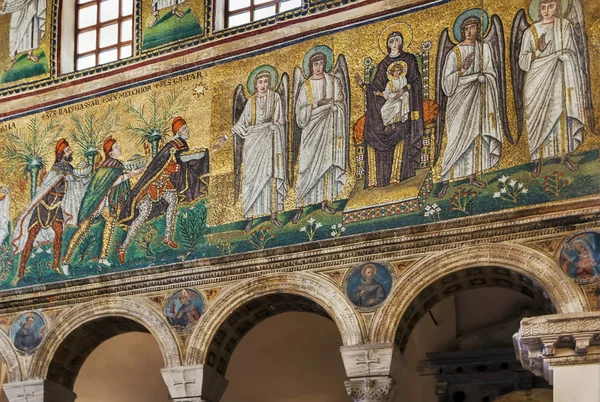 Базилика Святого Аполлинара Нуово, Равенна. Италия — стоковое фото