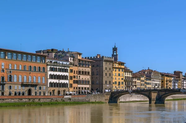 Banvallen av floden Arno, Florens, Italien — Stockfoto