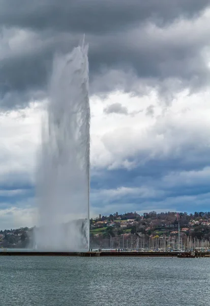 Vue du lac Léman avec Fontaine, Suisse — Photo