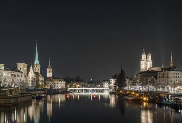 Limmat rivier in avond, Zürich — Stockfoto