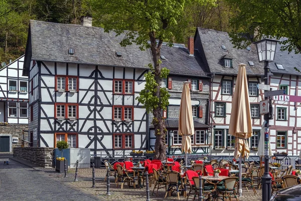 Historiske hus i Monschau, Tyskland – stockfoto