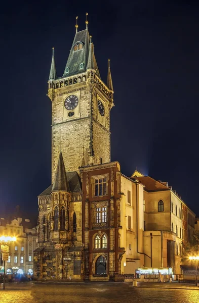Gamla rådhuset staden på natten, Prag — Stockfoto